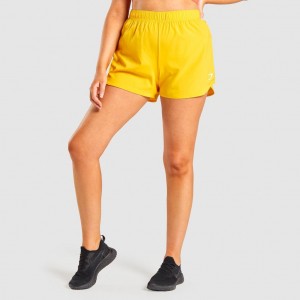 Σορτσ Gymshark Essential Loose Αθλητικά κίτρινα | 752XSLVYI