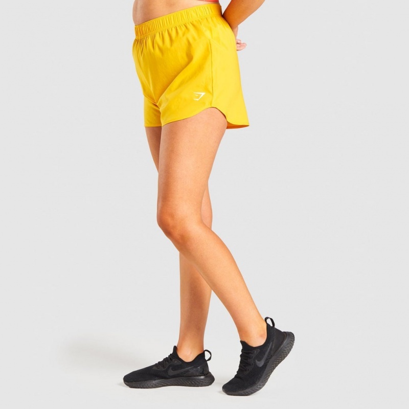 Σορτσ Gymshark Essential Loose Αθλητικά κίτρινα | 752XSLVYI